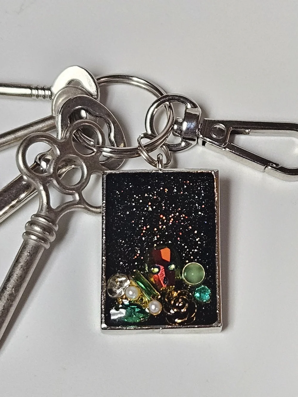 Gothic Skull Black Glitter Resin Keychain